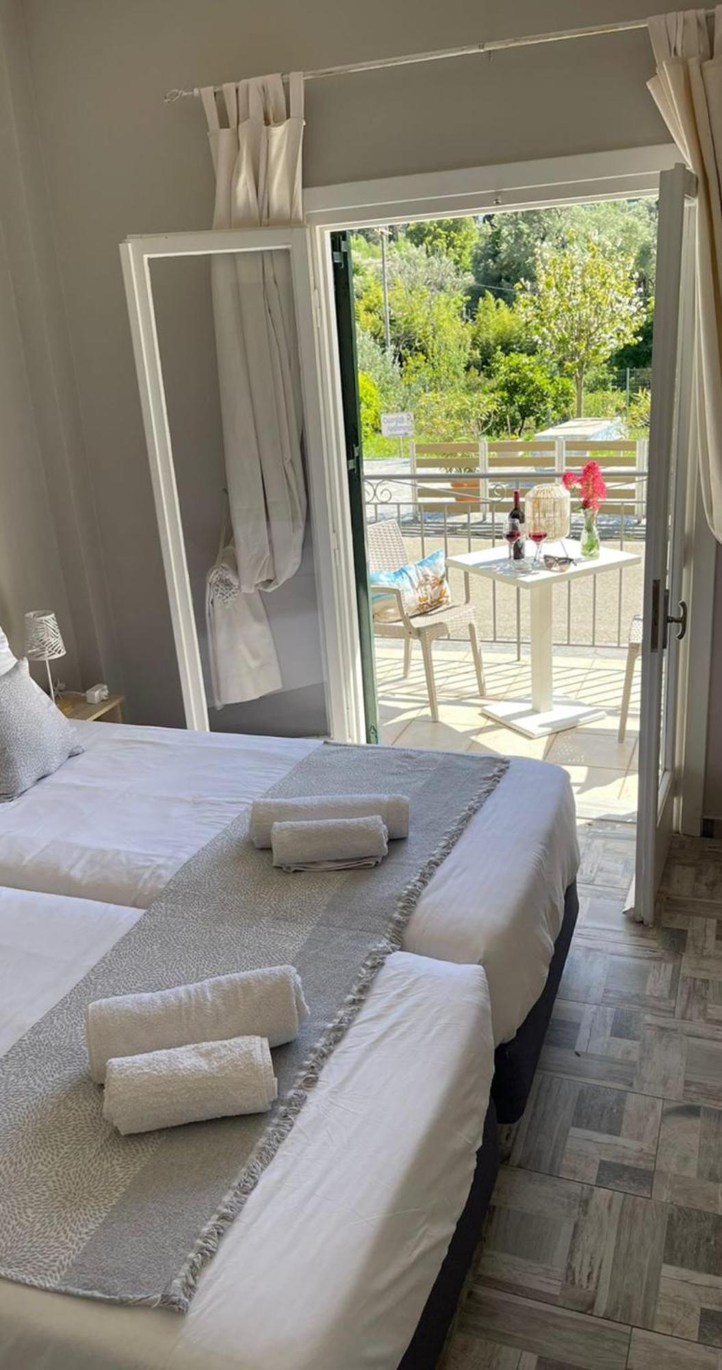 Georgia'S Apartments, Ipsos Corfu Екстер'єр фото