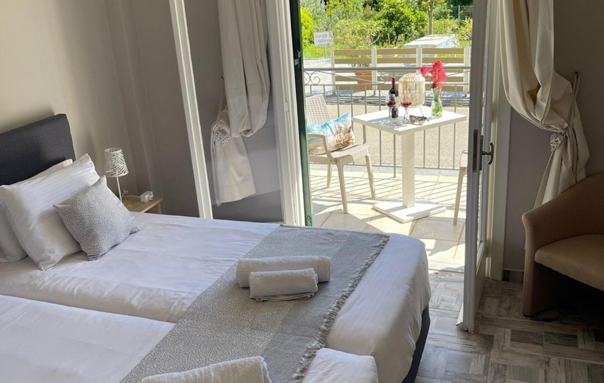 Georgia'S Apartments, Ipsos Corfu Екстер'єр фото